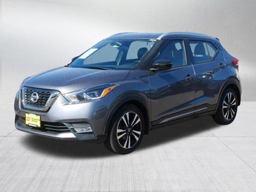 Gun Metallic 2019 Nissan Kicks SR