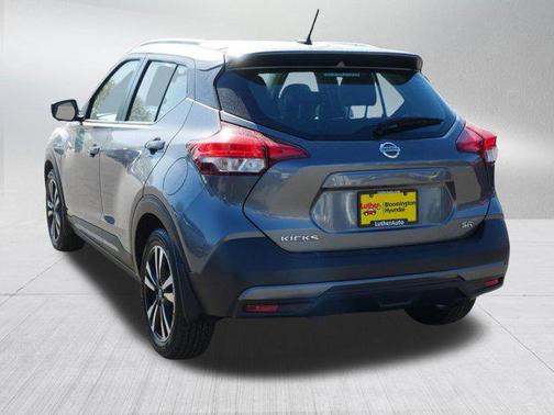 Gun Metallic 2019 Nissan Kicks SR