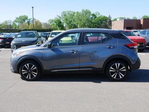 Gun Metallic 2019 Nissan Kicks SR