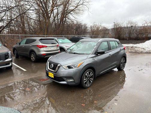 Gun Metallic 2019 Nissan Kicks SR