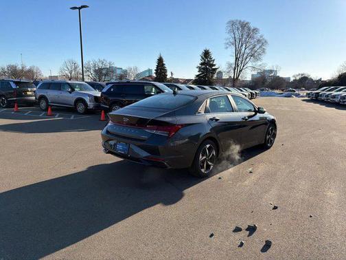 2023 Hyundai ELANTRA Limited