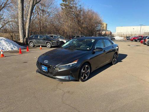 2023 Hyundai ELANTRA Limited