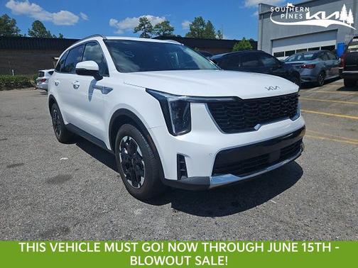 White Pearl 2024 Kia Sorento S