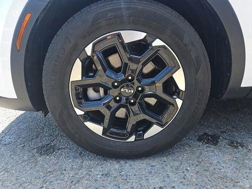 White Pearl 2024 Kia Sorento S