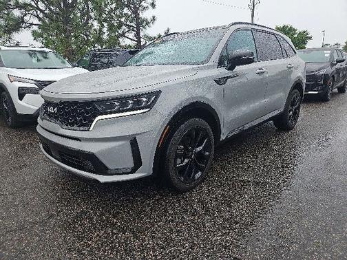 Gray 2023 Kia Sorento SX