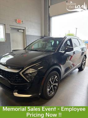 Black 2023 Kia Sportage Hybrid EX