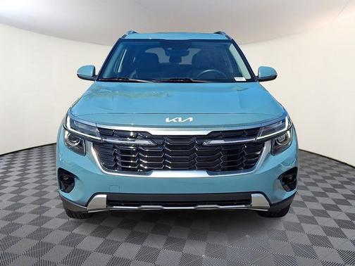 Blue 2024 Kia Seltos EX