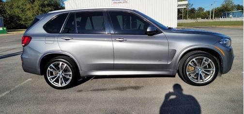 Photo 4 of 29 of 2015 BMW X5 xDrive50i