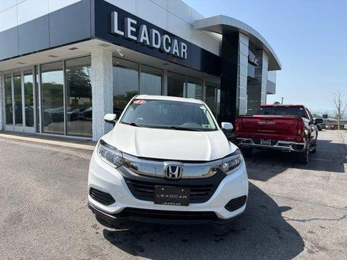 Platinum White Pearl 2021 Honda HR-V LX