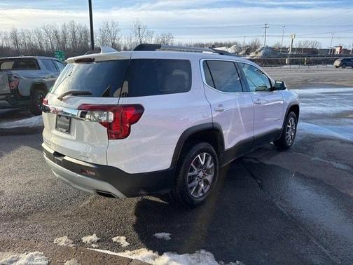2022 GMC Acadia SLT