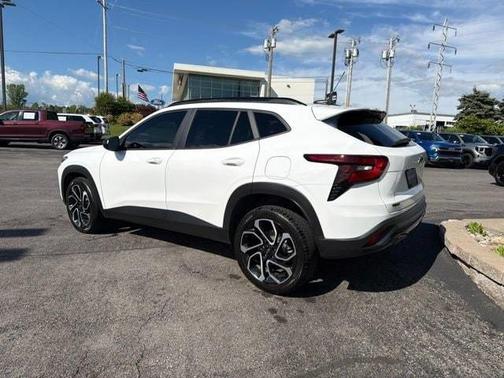 Summit White 2025 Chevrolet Trax 2RS