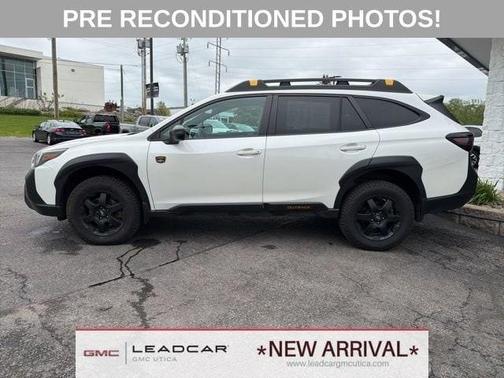 Crystal White Pearl 2023 Subaru Outback Wilderness