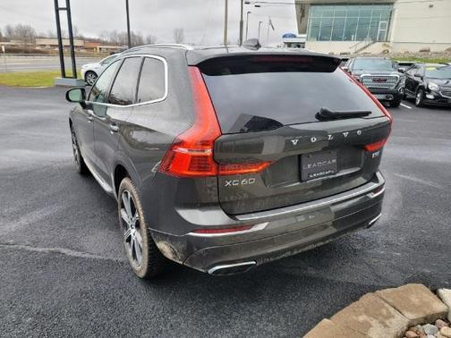 Photo 2 of 32 of 2019 Volvo XC60 T5 Inscription