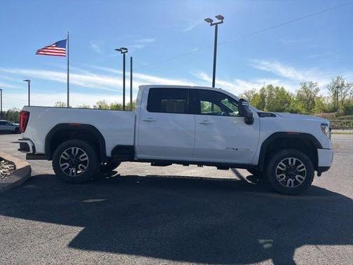 Summit White 2022 GMC Sierra 2500 AT4