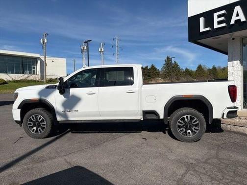 Summit White 2022 GMC Sierra 2500 AT4