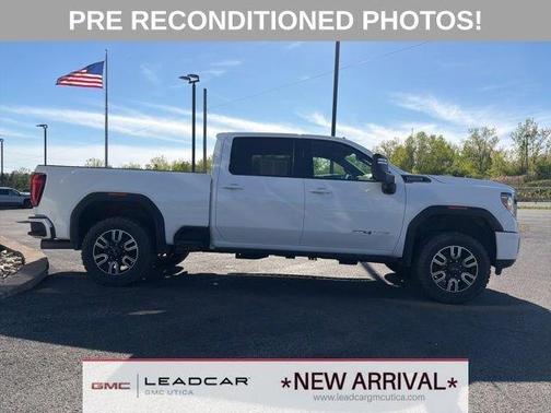Summit White 2022 GMC Sierra 2500 AT4