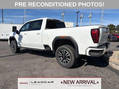 Summit White 2022 GMC Sierra 2500 AT4