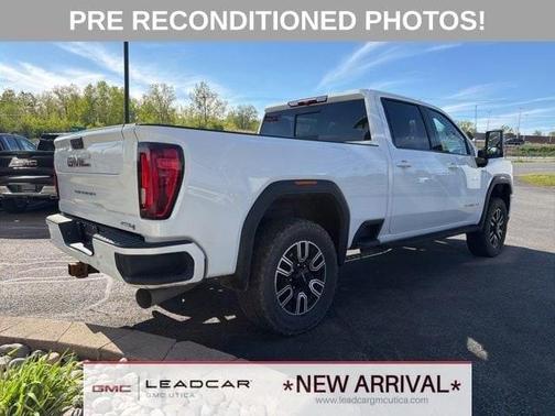 Summit White 2022 GMC Sierra 2500 AT4