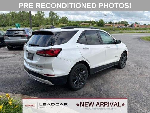 Iridescent Pearl Tricoat 2024 Chevrolet Equinox RS