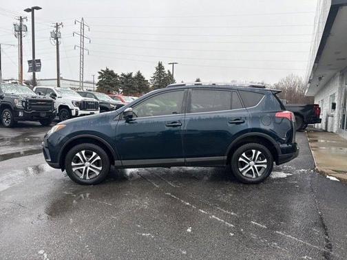 2017 Toyota RAV4 LE
