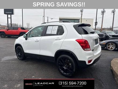 Summit White 2022 Chevrolet Trax LT