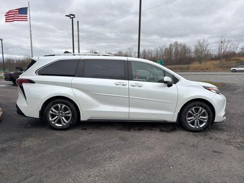 2022 Toyota Sienna Platinum 7 Passenger