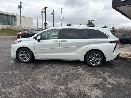 2022 Toyota Sienna Platinum 7 Passenger