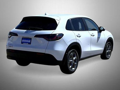 Platinum White Pearl 2026 Honda HR-V LX