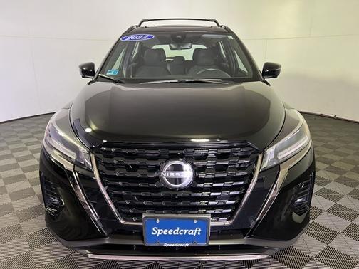2022 Nissan Kicks SR