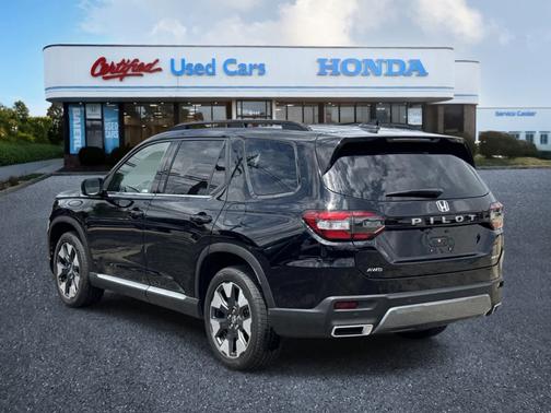 Crystal Black Pearl 2026 Honda Pilot