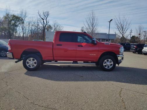 2024 RAM 2500 Big Horn Crew Cab 4x4 6'4' Box