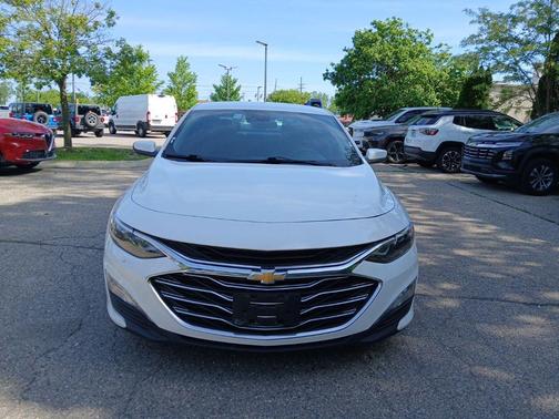 Summit White 2023 Chevrolet Malibu FWD 1LT