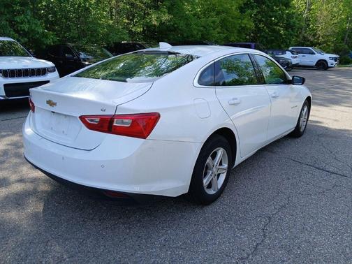Summit White 2023 Chevrolet Malibu FWD 1LT