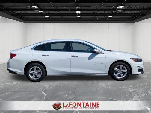Summit White 2023 Chevrolet Malibu FWD 1LT