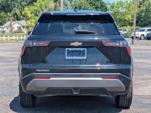 Mosaic Black Metallic 2025 Chevrolet Equinox 1LT