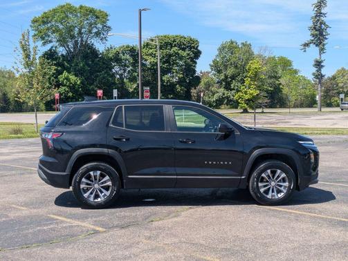 Mosaic Black Metallic 2025 Chevrolet Equinox 1LT