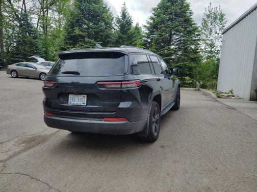 Diamond Black Crystal Pearlcoat 2025 Jeep Grand Cherokee L Altitude