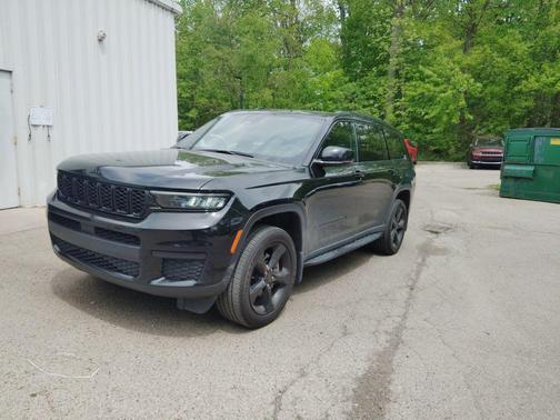 Diamond Black Crystal Pearlcoat 2025 Jeep Grand Cherokee L Altitude