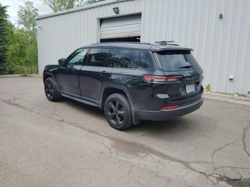 Diamond Black Crystal Pearlcoat 2025 Jeep Grand Cherokee L Altitude