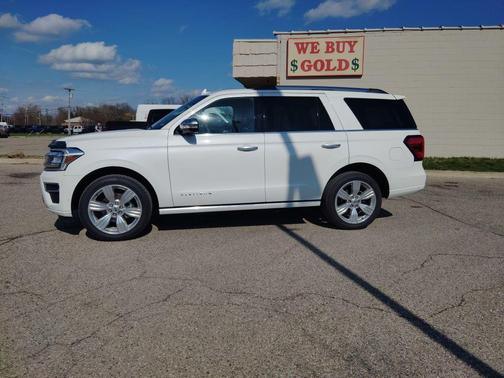 Star White Metallic Tri-Coat 2024 Ford Expedition Platinum