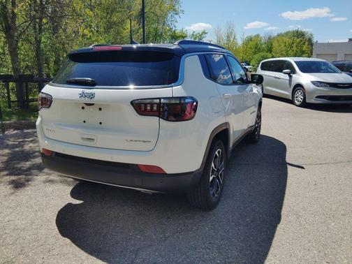 Bright White Clearcoat 2023 Jeep Compass Limited