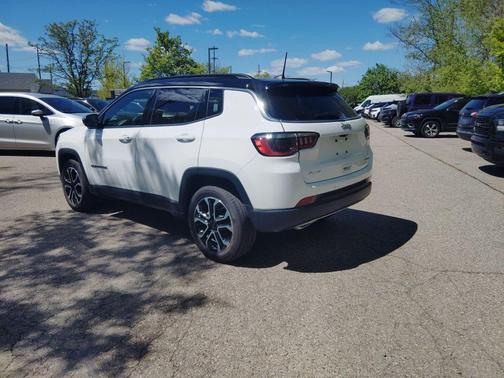 Bright White Clearcoat 2023 Jeep Compass Limited