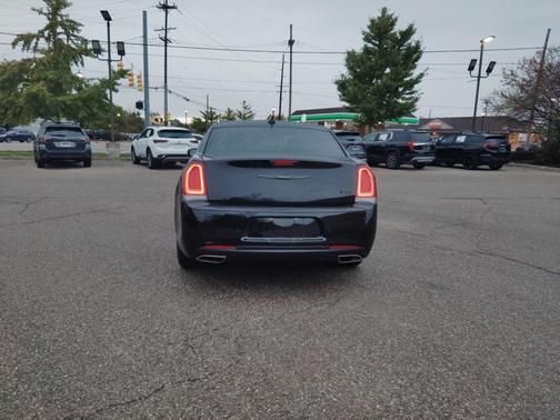 2021 Chrysler 300 Touring