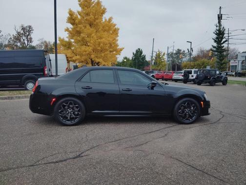 2021 Chrysler 300 Touring