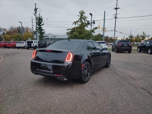 2021 Chrysler 300 Touring