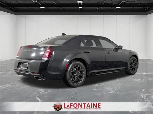 2021 Chrysler 300 Touring