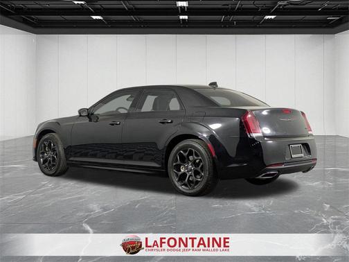 2021 Chrysler 300 Touring