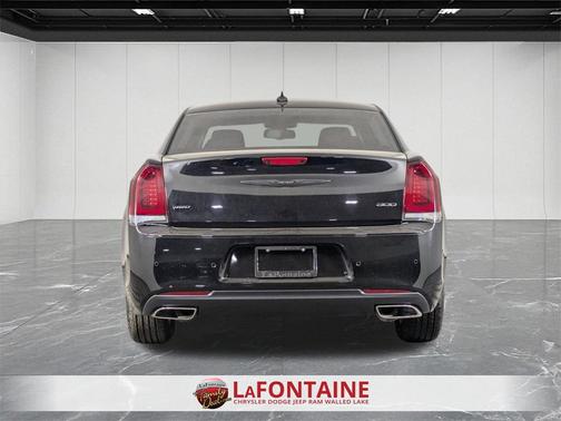 2021 Chrysler 300 Touring