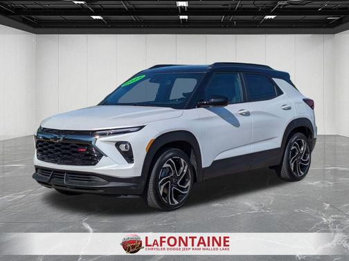 Iridescent Pearl Tricoat 2025 Chevrolet Trailblazer RS