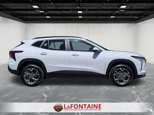Summit White 2025 Chevrolet Trax LT